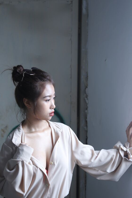 21P Curvaceous Asian model posing naked and dressed up at the casting