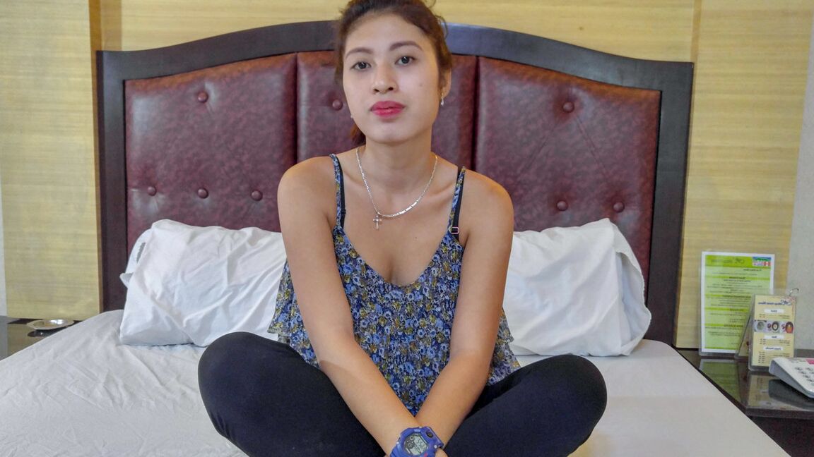 21P La flaca belleza filipina Yassi Lopera follada y facializada en POV