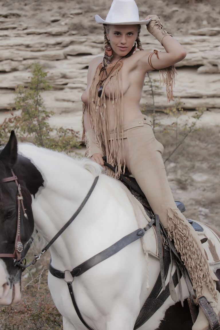 14P Boho Nude Art Anoli