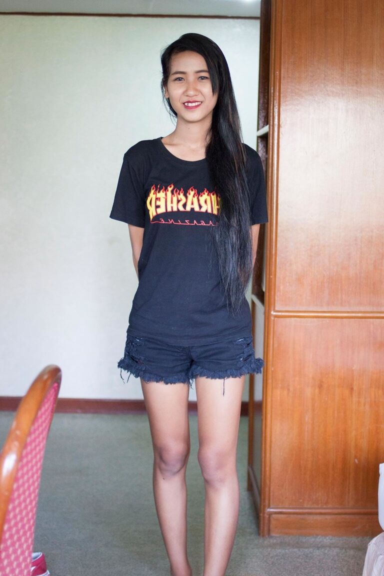 21P Das hübsche asiatische Babe Pop zeigt nach einem heißen Striptease ihre cremige Muschi