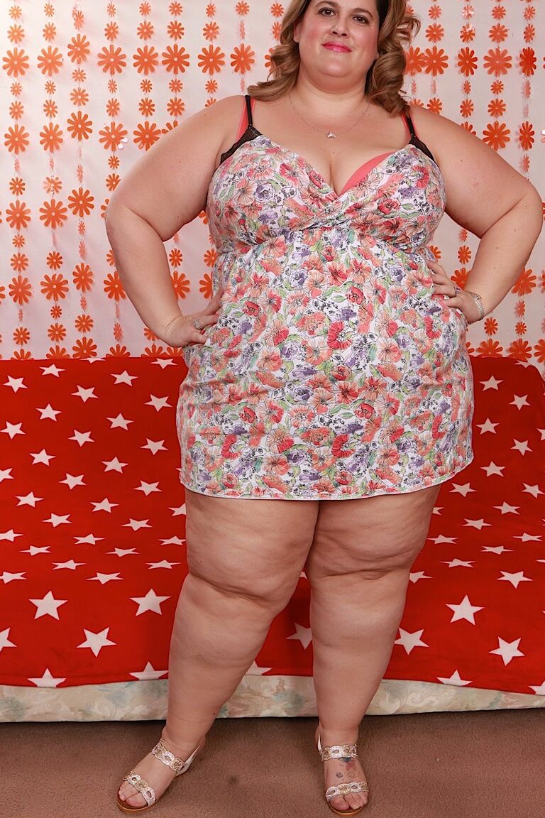 21P Loira SSBBW Erin Green se masturba, dá um belo BJ e é fodida