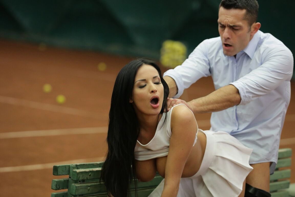 21P A tenista francesa Anissa Kate é fodida na quadra por um empresário