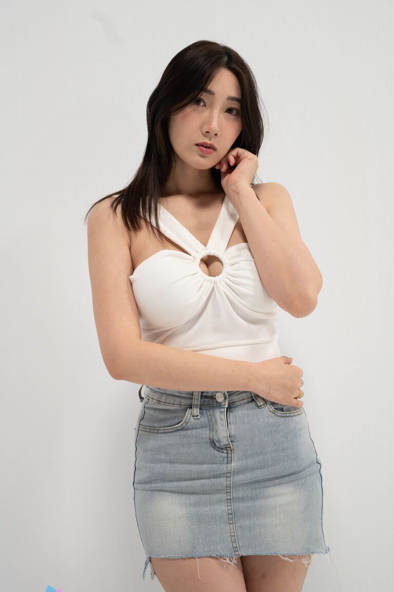 La china 15P Li Er muestra sus grandes tetas durante las relaciones sexuales