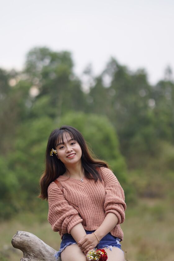 21P Stunning Asian babe poses in her jean shorts & sweater in public