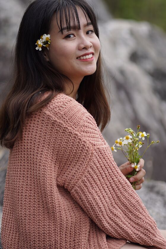21P Stunning Asian babe poses in her jean shorts & sweater in public