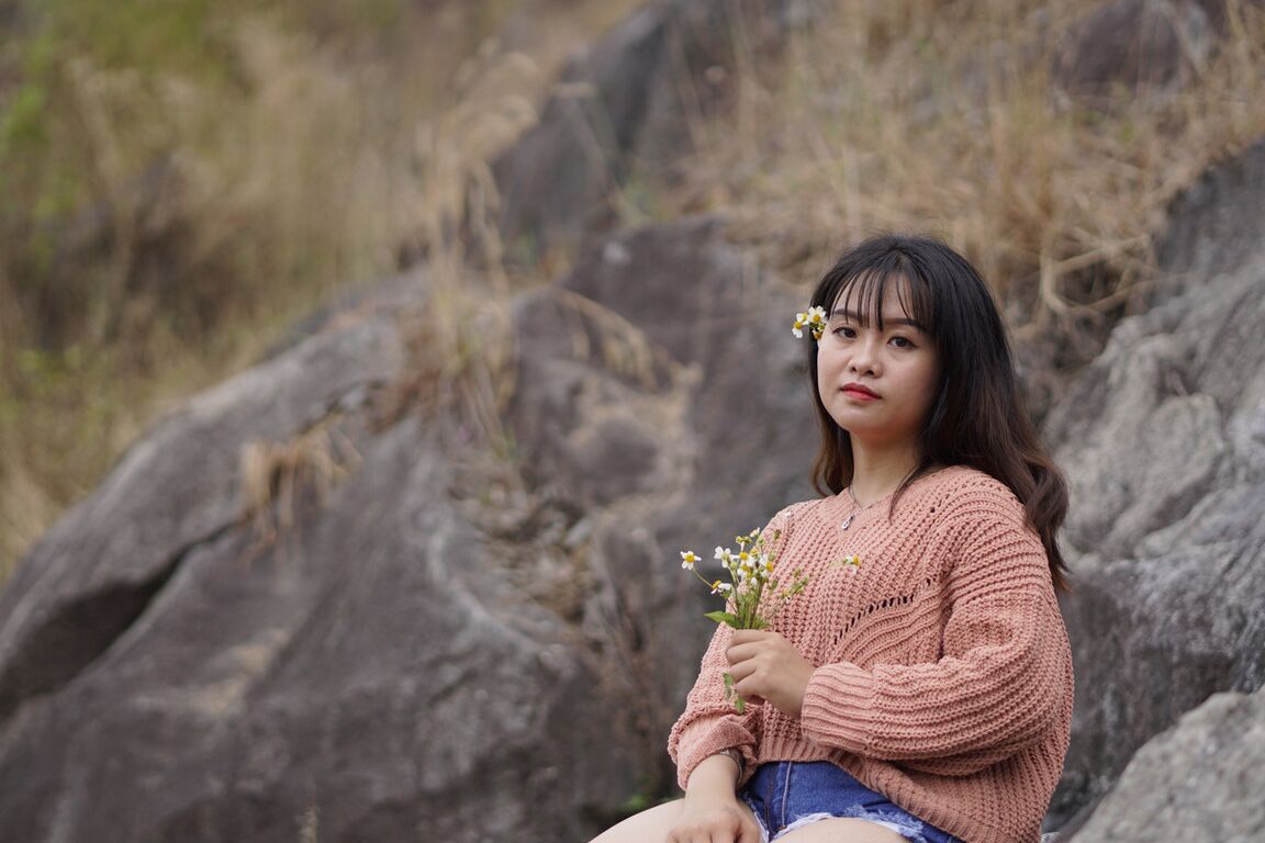 21P Stunning Asian babe poses in her jean shorts & sweater in public