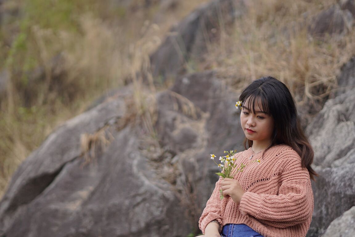 21P Stunning Asian babe poses in her jean shorts & sweater in public