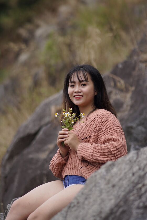 21P Stunning Asian babe poses in her jean shorts & sweater in public