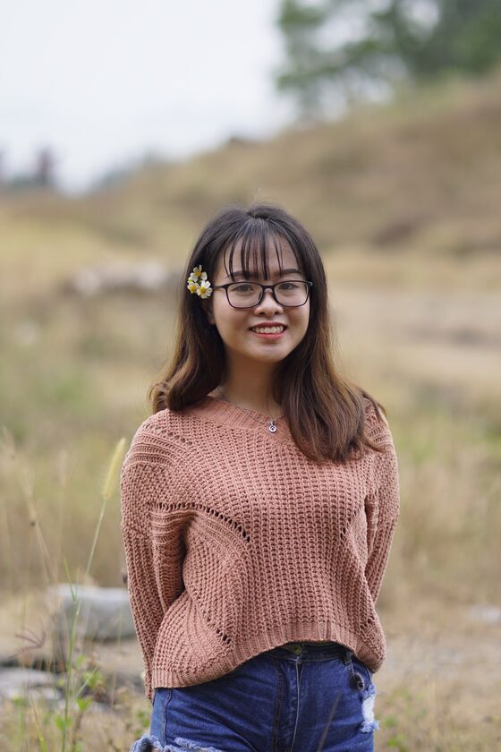 21P Stunning Asian babe poses in her jean shorts & sweater in public