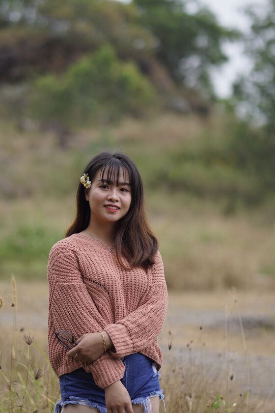 21P Stunning Asian babe poses in her jean shorts & sweater in public