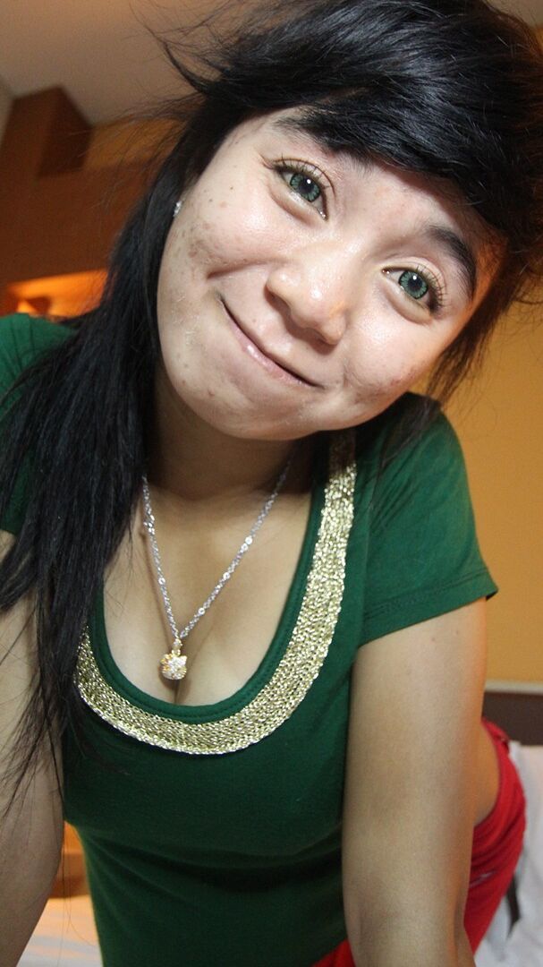 21P La petite asiatique Amel montre sa chatte poilue et crémée après un rapport sexuel en POV