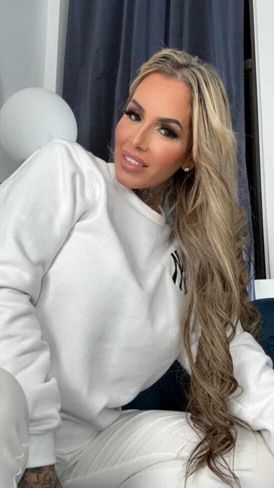 Горячая милфа 21P Памела Кейн показывает свои потрясающие формы в сексуальном нижнем белье