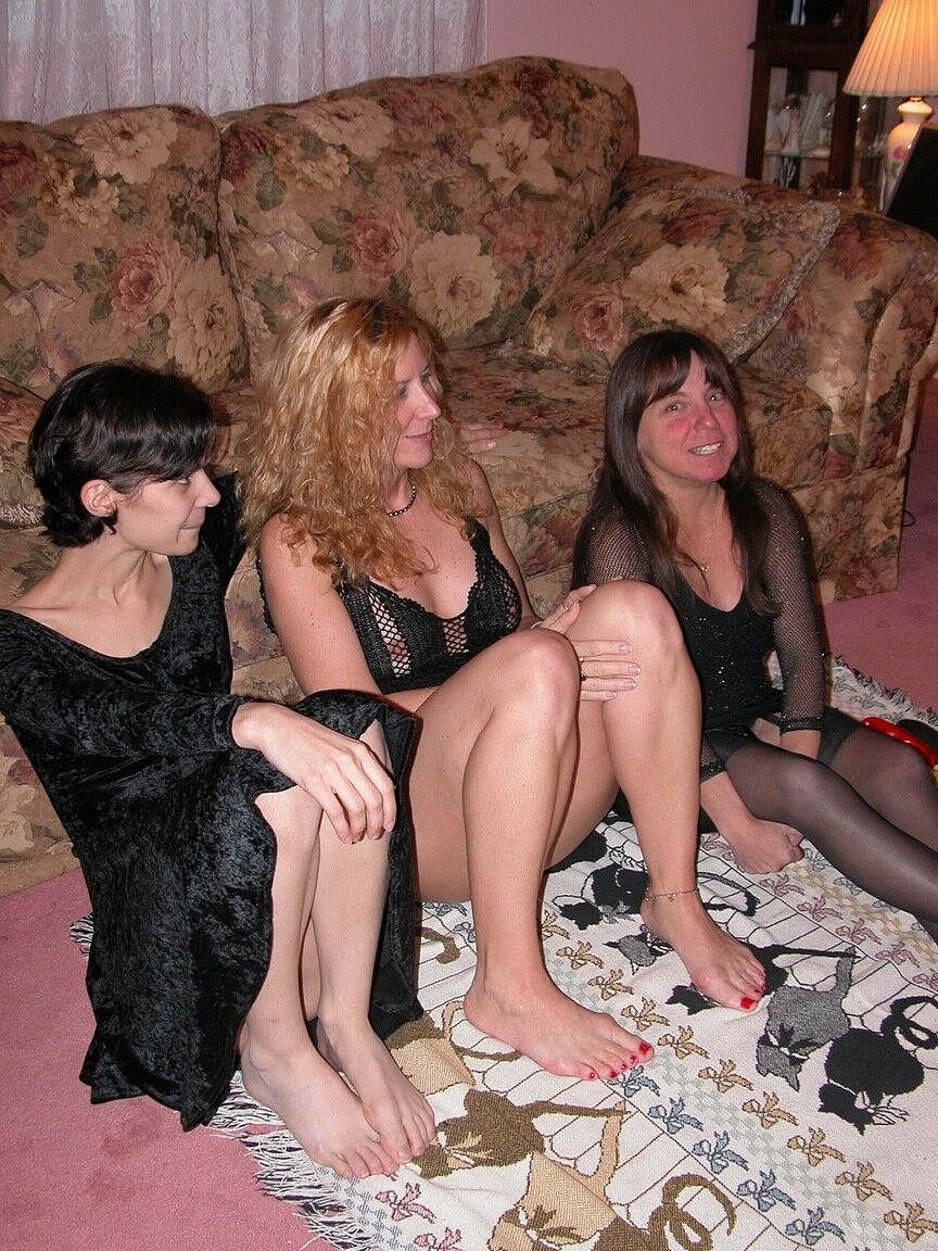 21P ChickPass Annie, Roxanne, Vixen