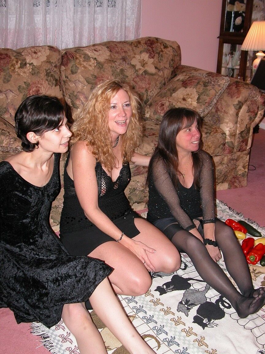 21P ChickPass Annie, Roxanne, Vixen