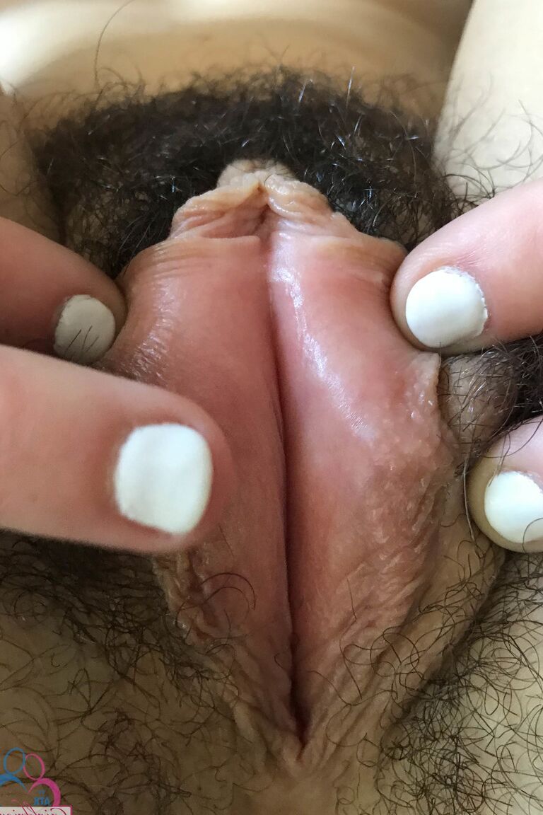 21P Namorada americana Megan Marx expondo seus buracos super peludos de perto