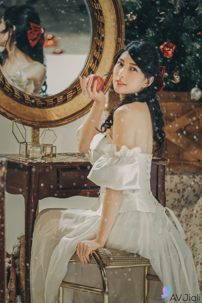 21P La linda asiática Jiaxin disfruta del sexo estilo perrito en una dramática escena de cosplay