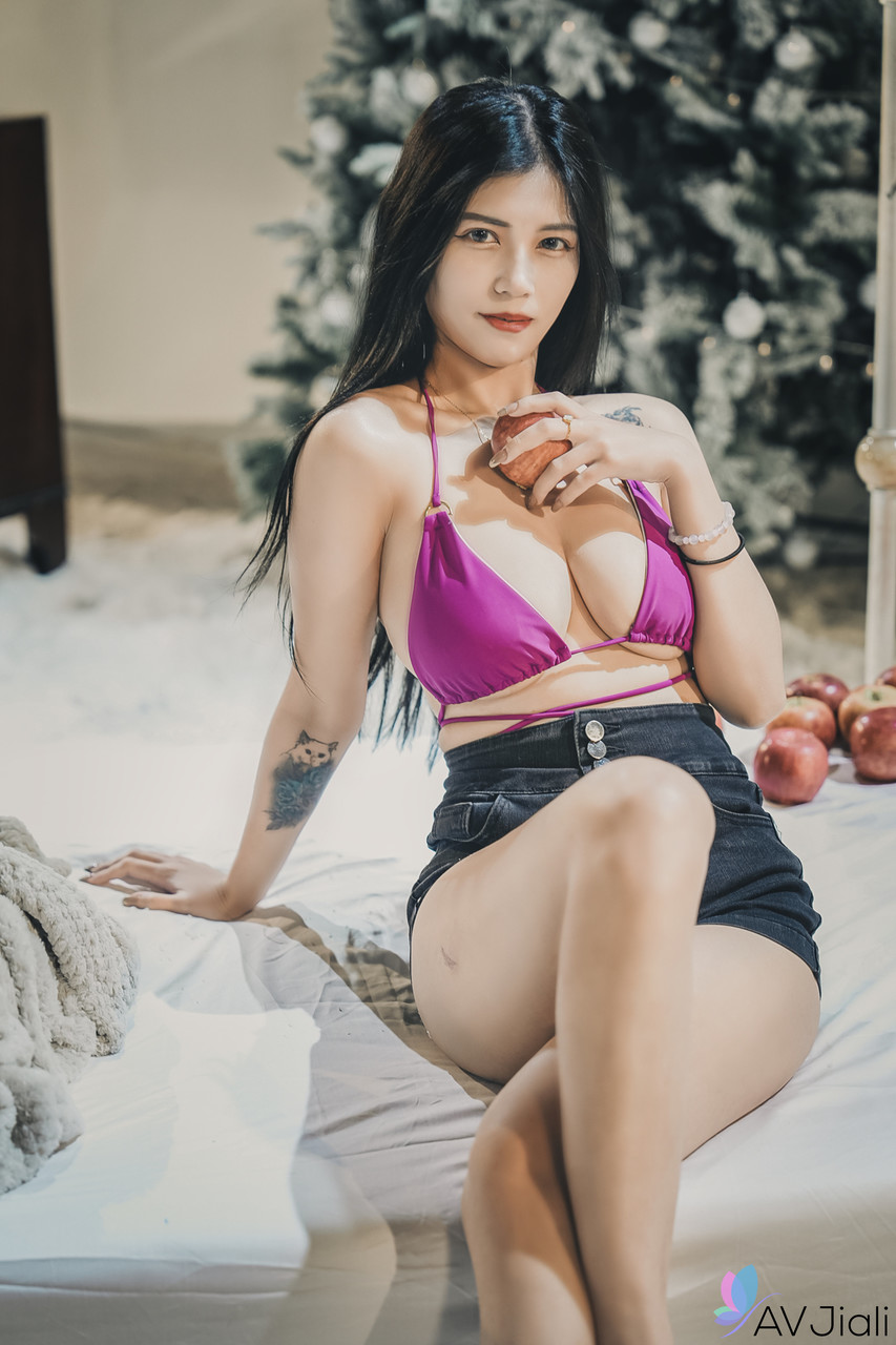21P La linda asiática Jiaxin disfruta del sexo estilo perrito en una dramática escena de cosplay
