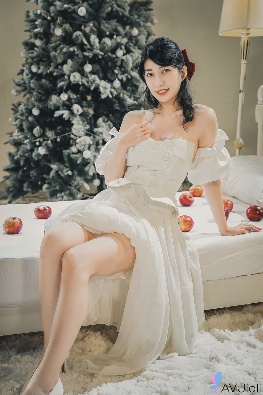 21P La linda asiática Jiaxin disfruta del sexo estilo perrito en una dramática escena de cosplay