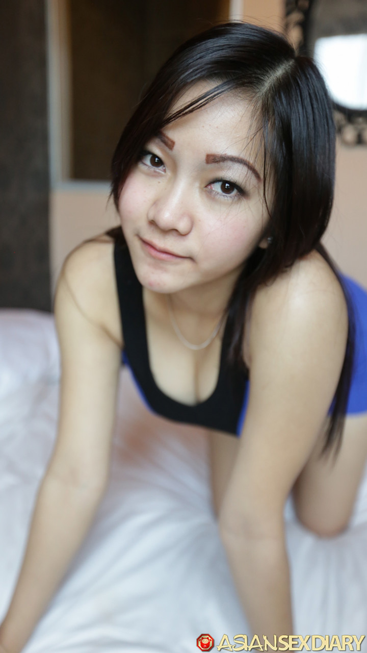 21P A beleza amadora Angel D mostra seus peitos grandes e gosta de sexo POV no hotel