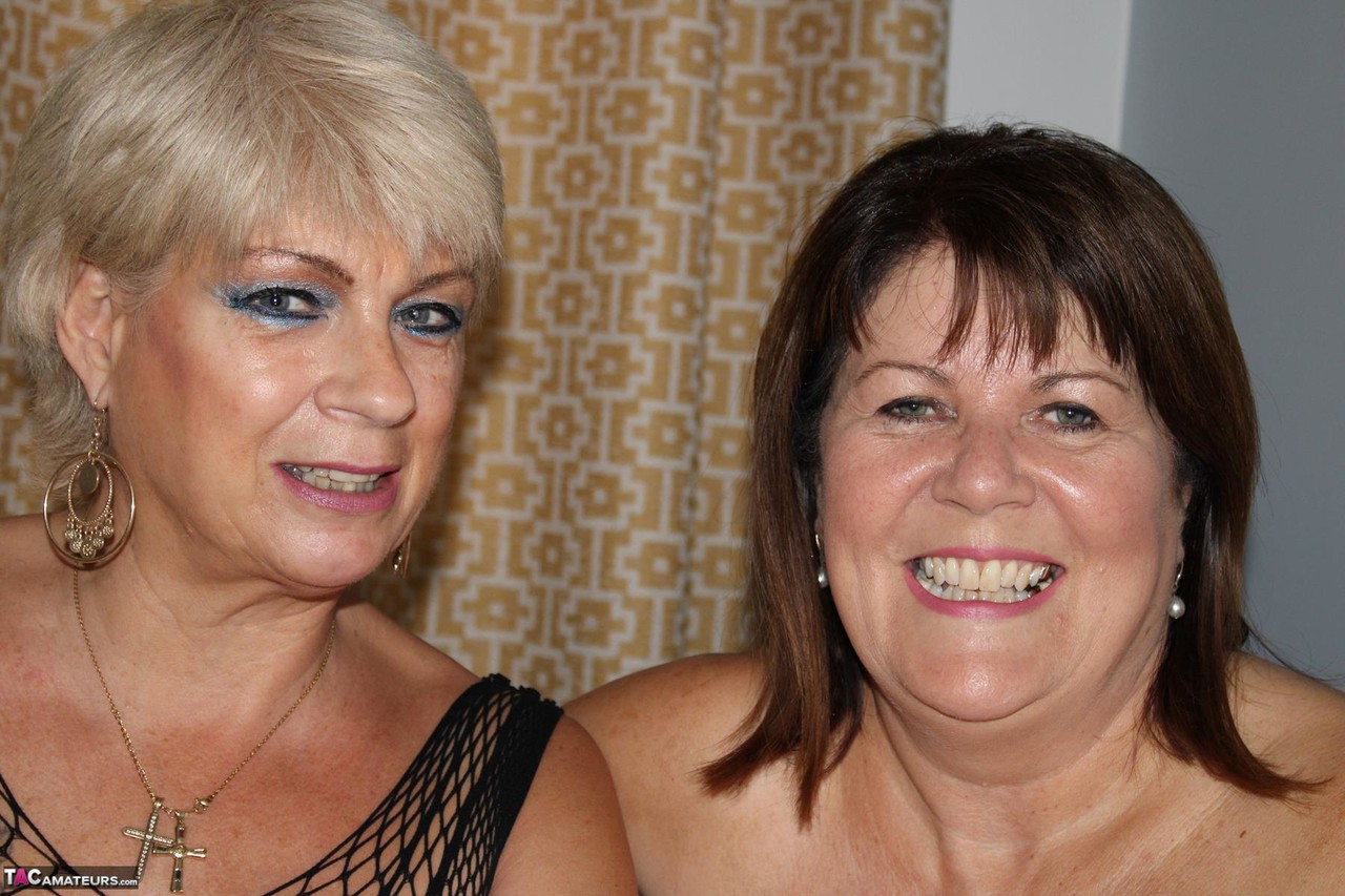 16P Mature women Cassandra Uk and Dimonty partake in a card game before 3some play