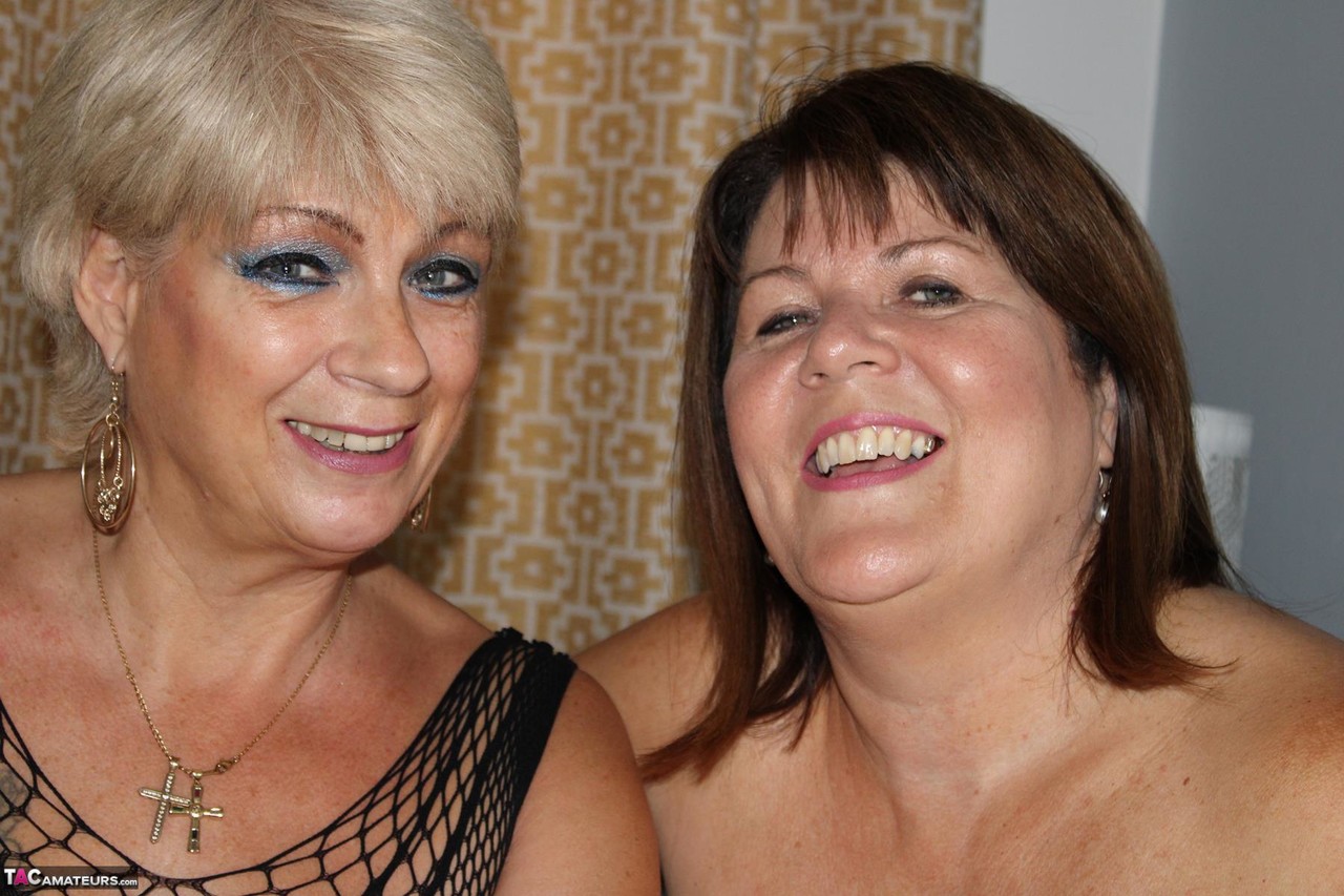 16P Mature women Cassandra Uk and Dimonty partake in a card game before 3some play