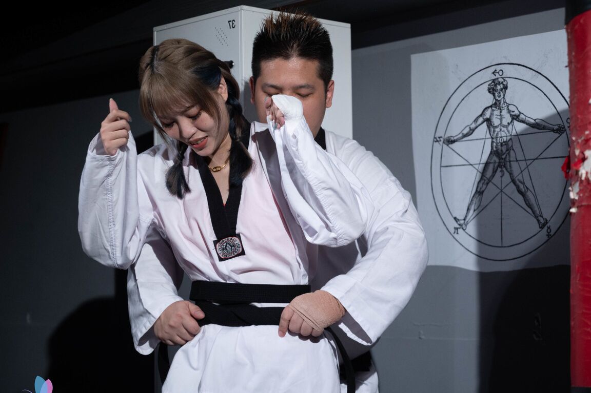21P La sexy china Bad Bad se folla a su maestro de karate durante el entrenamiento