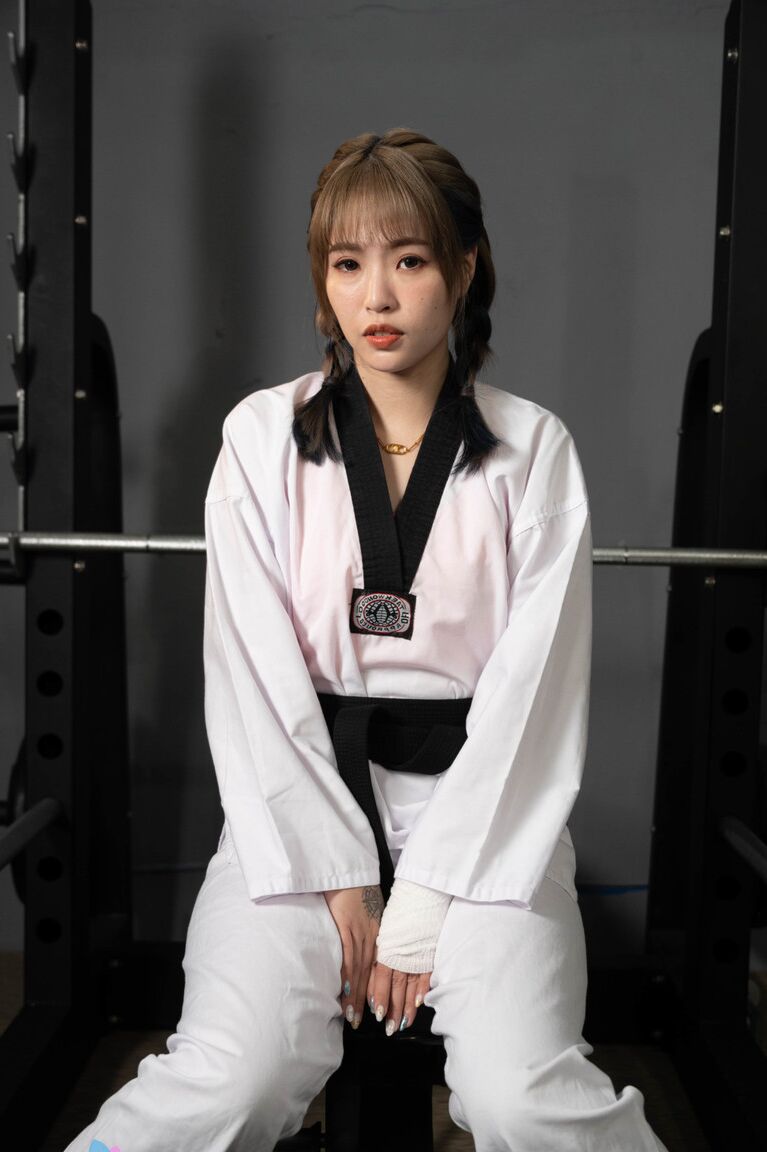 21P La sexy china Bad Bad se folla a su maestro de karate durante el entrenamiento