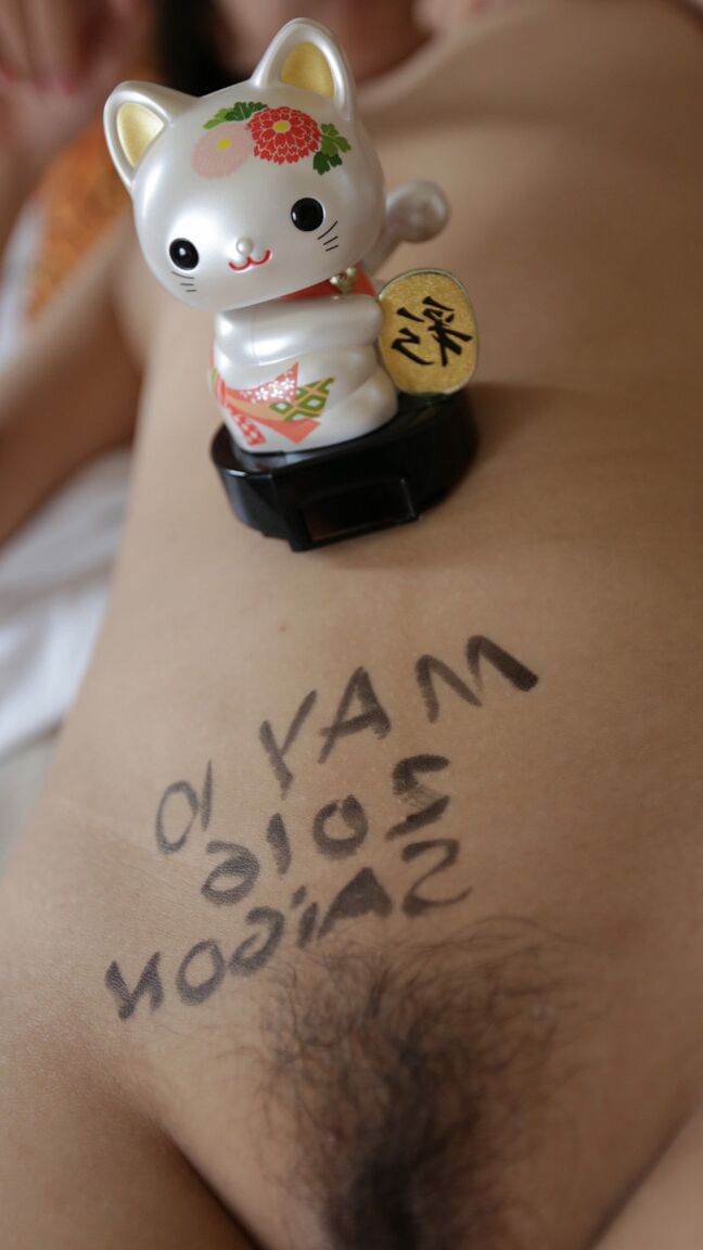 21P Kinky Asian amador Yum exibe sua bunda grande e leva uma surra em sexo POV