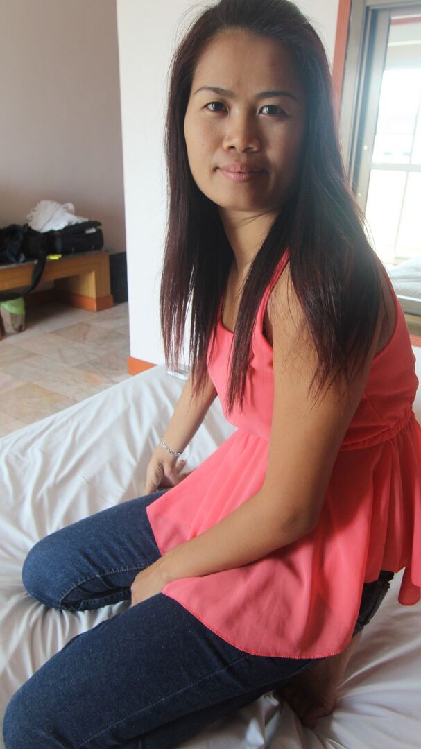 21P Petite Asian beauty On recebe um tratamento facial depois de foder sua buceta peluda