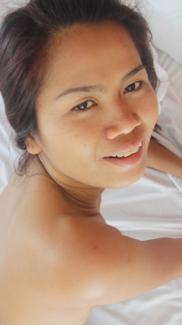 21P Petite Asian beauty On recebe um tratamento facial depois de foder sua buceta peluda