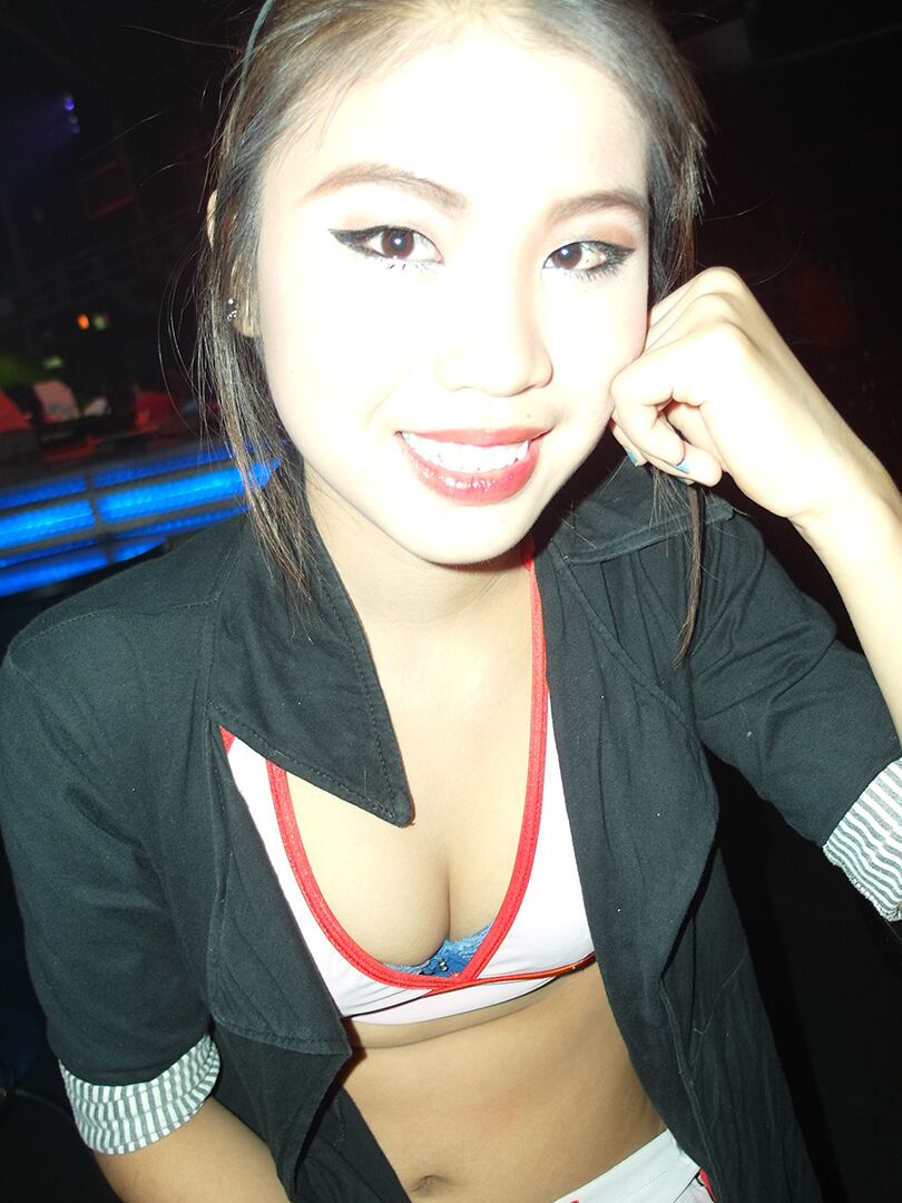 21P Petite Asian beauty On recebe um tratamento facial depois de foder sua buceta peluda