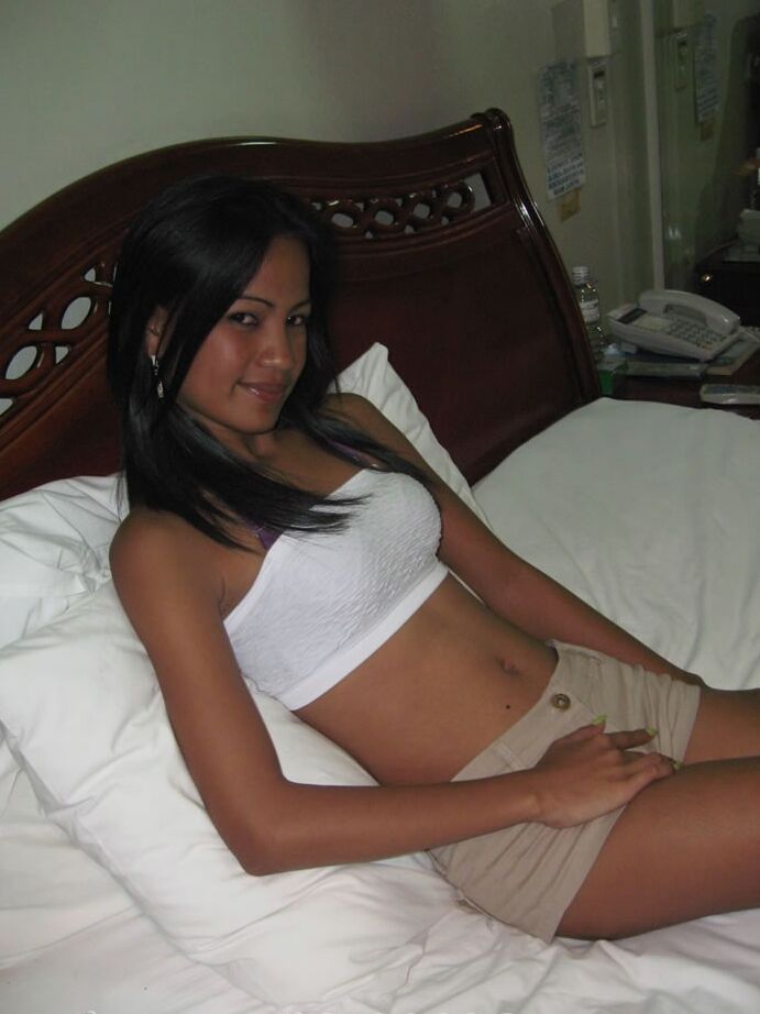 21P Sexy Filipina Linda Jereos é fodida com força e gozei doggystyle