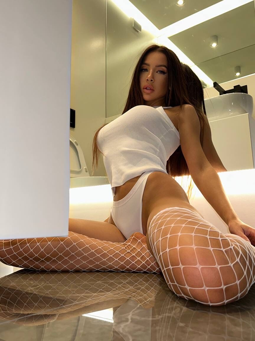 20P OnlyFans красотка Настя Стар выставляет напоказ свои большие сиськи