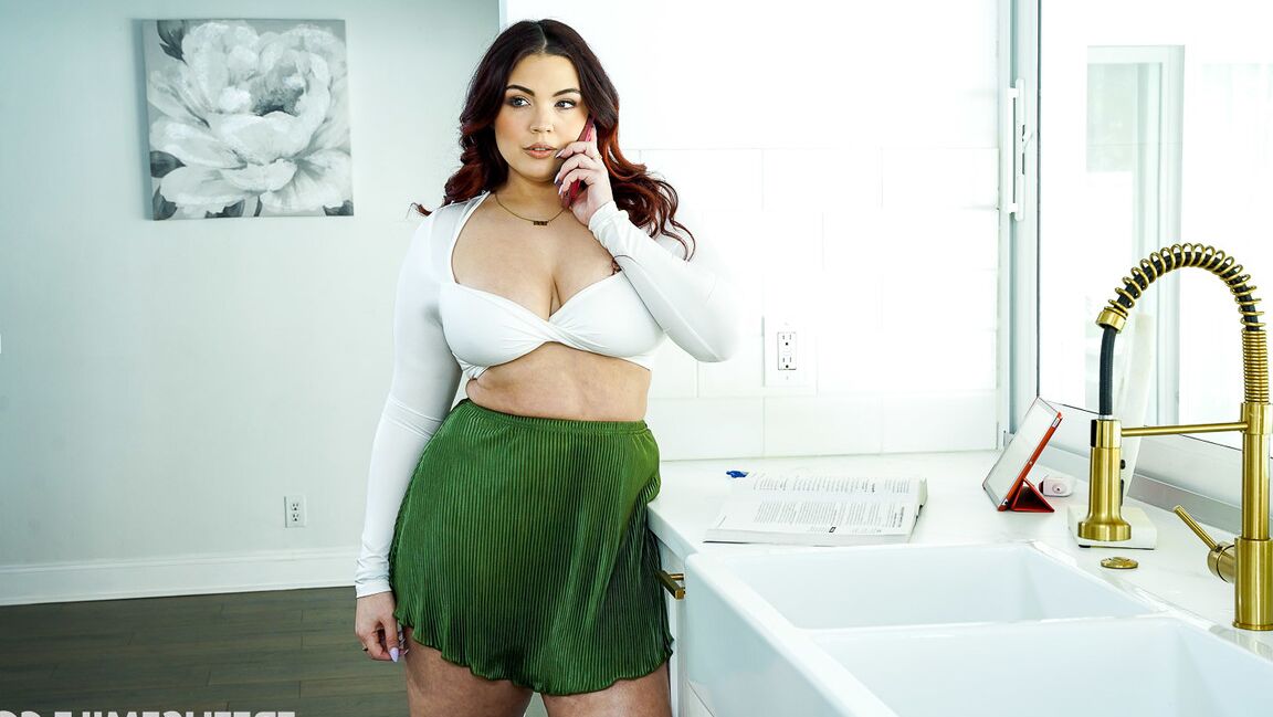 21P Sexy fatty Scarlett Venom exposes her big boobs and gets fucked on a yoga mat