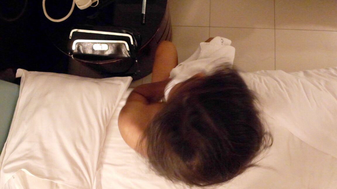 20P La asiática Rebecka B disfruta de un poco de sexo estilo perrito en POV y luego recibe un facial