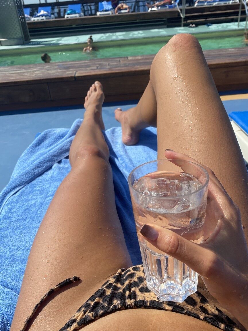20P Cute girl Jasmine teases with her ass while posing on the beach in a bikini