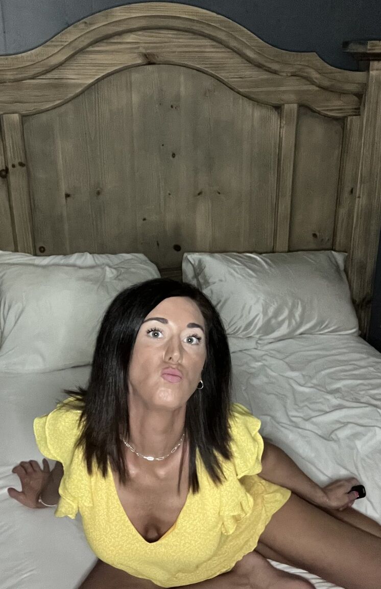 18P Onlyfans cam mom muestra sus hermosas tetas