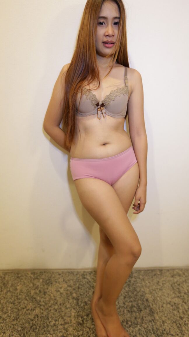 21P La guapa asiática Lookgood disfruta del sexo duro en POV después de un striptease sexy