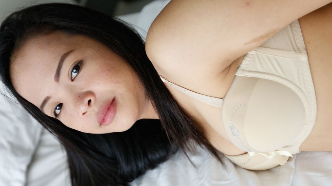 21P La petite beauté asiatique Nisa se déshabille au casting et se fait baiser en POV