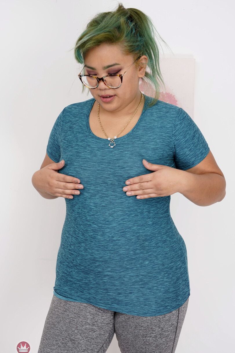 20 Pics ぽっちゃりアジア人美女マニラ・ベイが垂れ下がった大きなおっぱいと巨大なお尻を公開