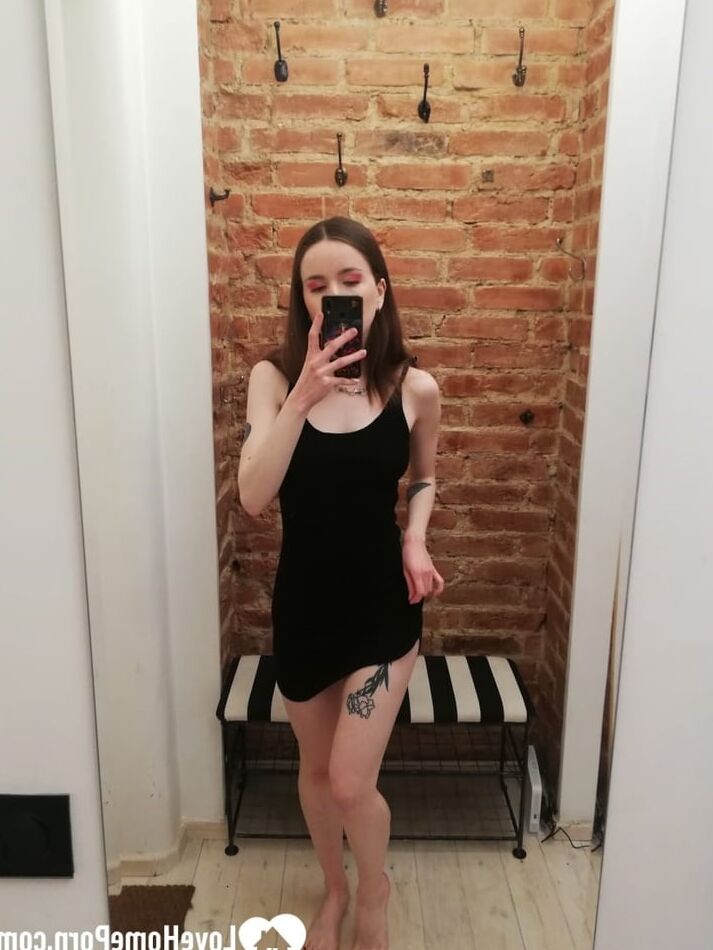 20 Pics Short brunette takes selfies while stripping & posing sexily in the mirror