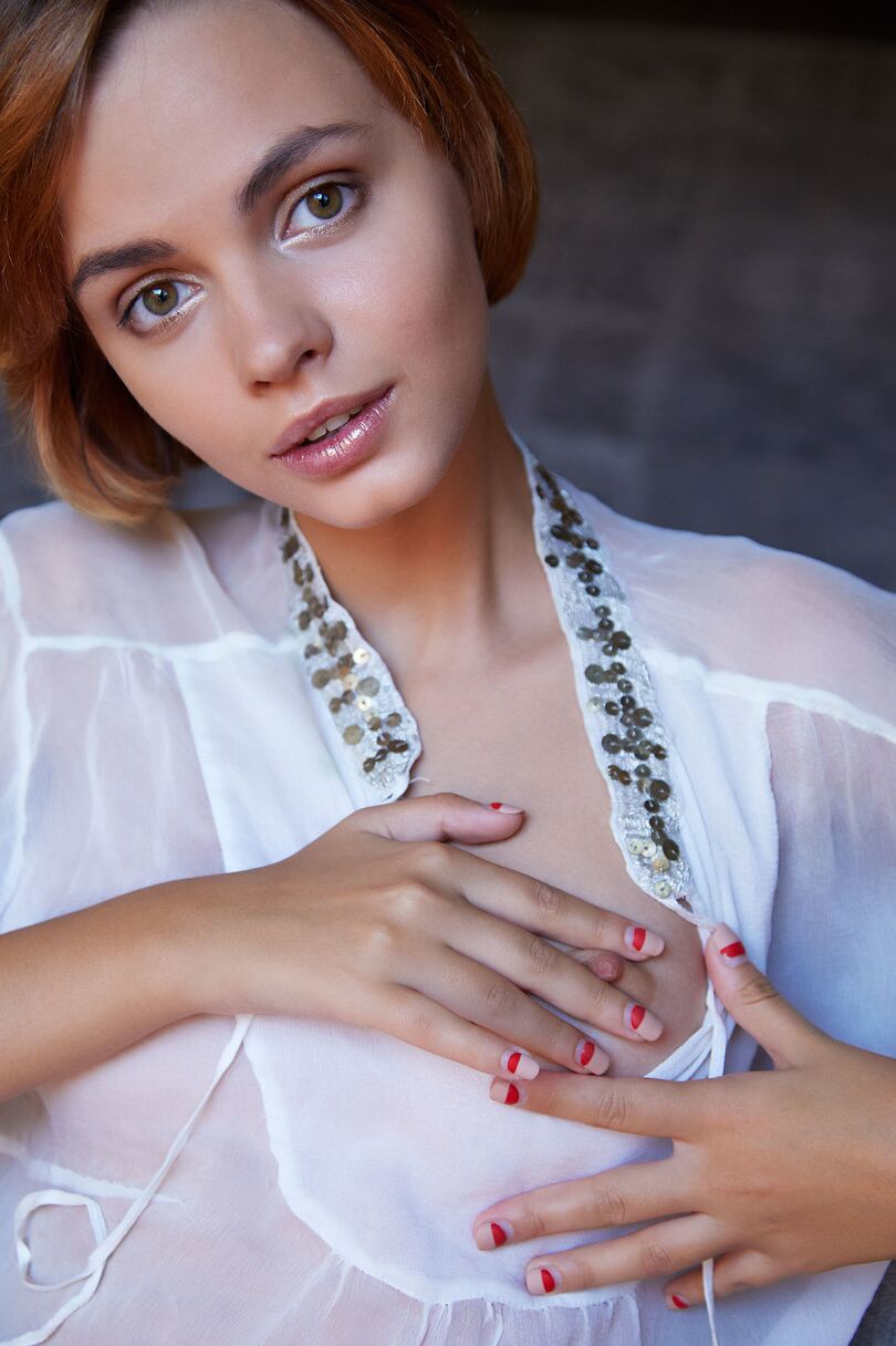 21 Fotos Linda gata Lilit A mostra seus fabulosos peitos adolescentes