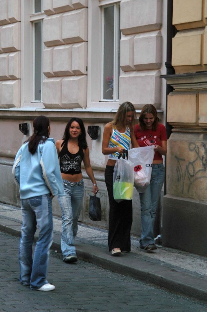 21 fotos Parejas de lesbianas se lamen el coño en un cuarteto de chicas