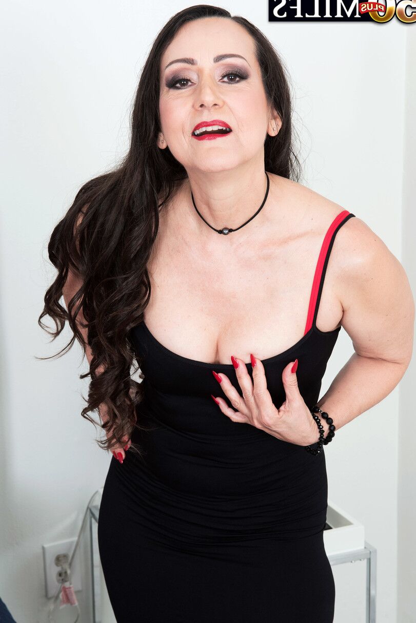 16 Fotos Mulher morena madura Talia Williams transa com seu futuro genro