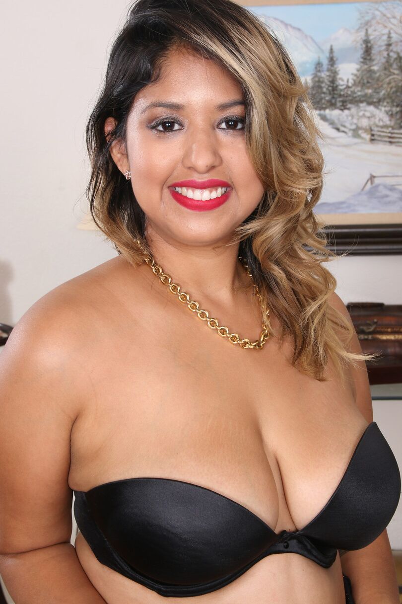 20 Pics Chubby Latina Jamie Hernandez revela seus peitos grandes e flácidos