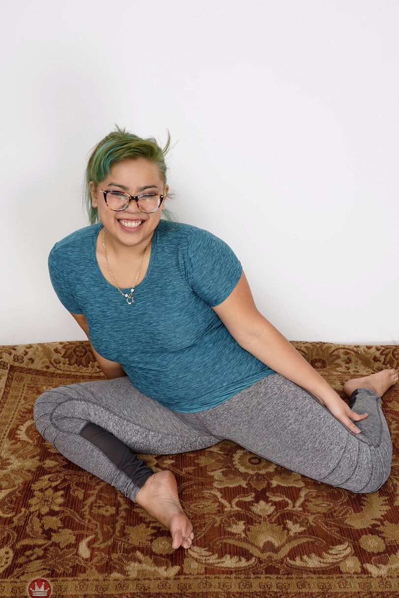 20 Pics ぽっちゃりアジア人美女マニラ・ベイが垂れ下がった大きなおっぱいと巨大なお尻を公開