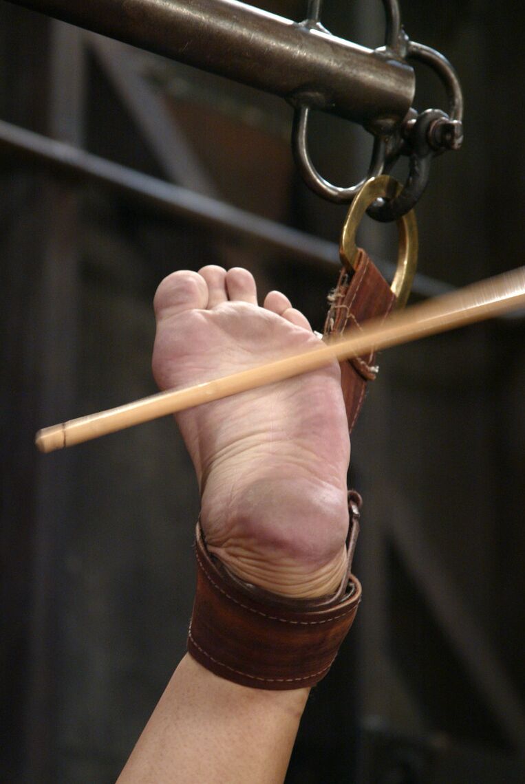 20 Pics Bound Asian nympho DragonLily getting finger fucked and toyed in the dungeon