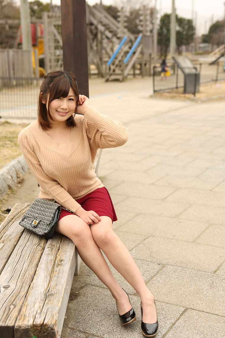 20 fotos Peituda japonesa gata Sakura Kirishima dá um titjob