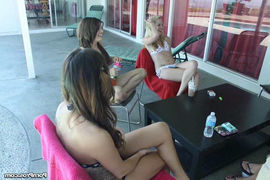 10P A group of girls get surprised by a guy shooting jizz all over them