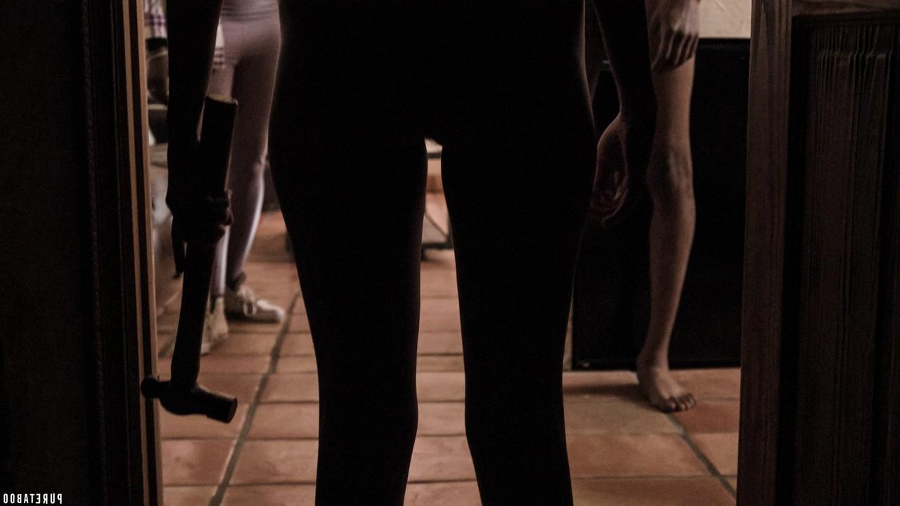 15P A adolescente loira Coco Lovelock faz sexo pesado com seu padrasto de ébano